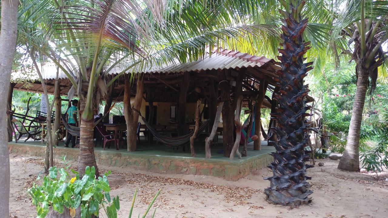 Light House Beach Hut Komari Zewnętrze zdjęcie